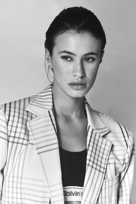 Laura Renz - Cosmos Model Management
