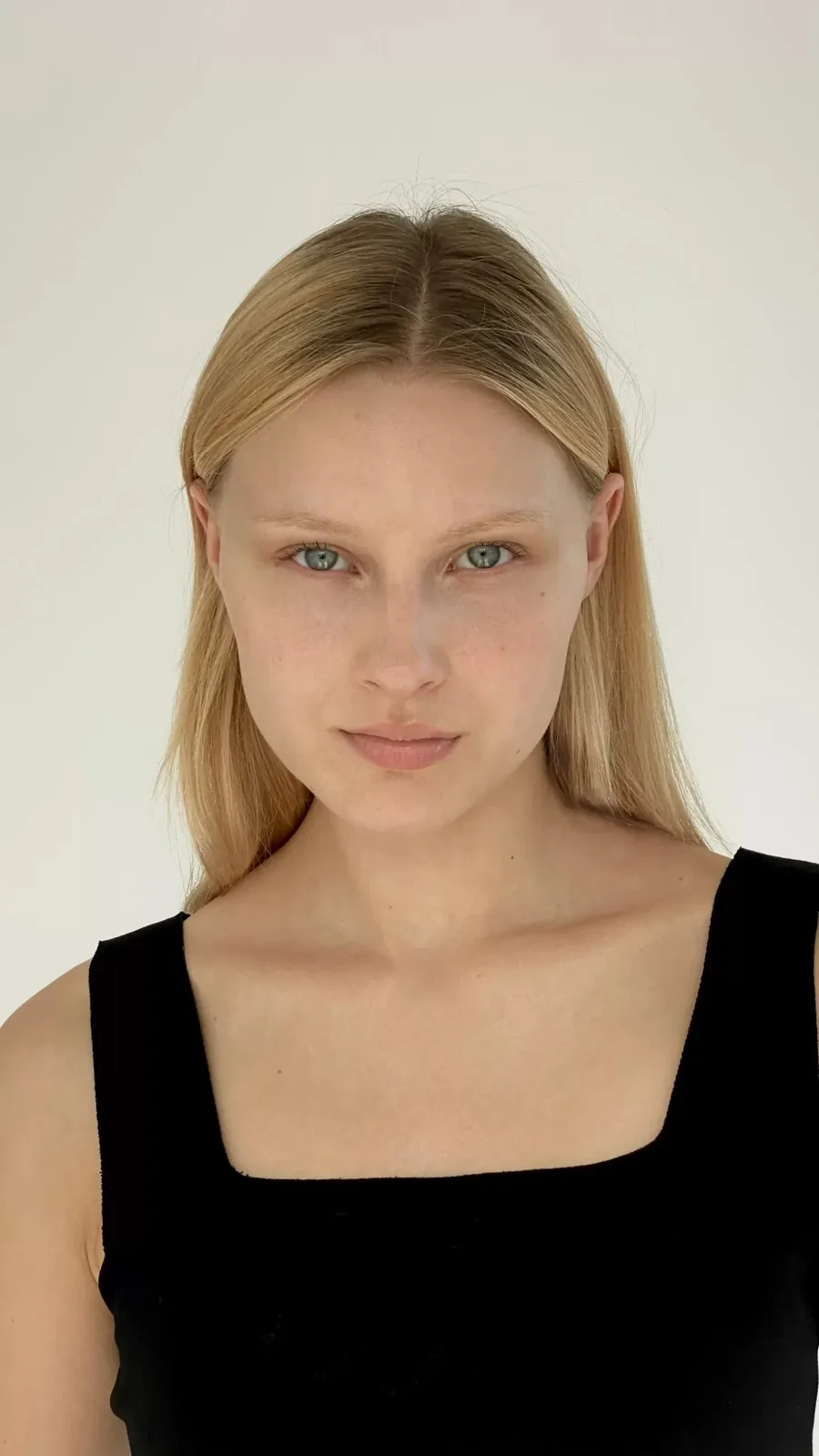 Vesta Deive - Cosmos Model Management