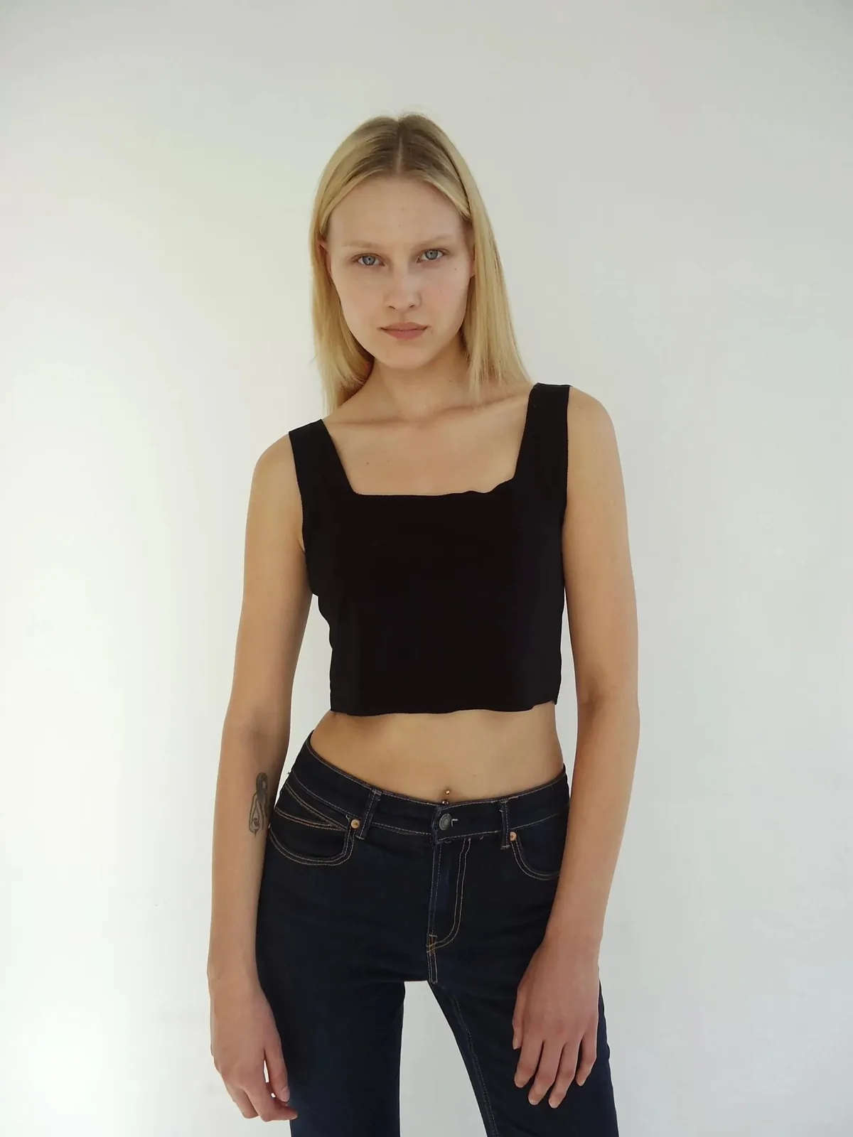 Vesta Deive - Cosmos Model Management