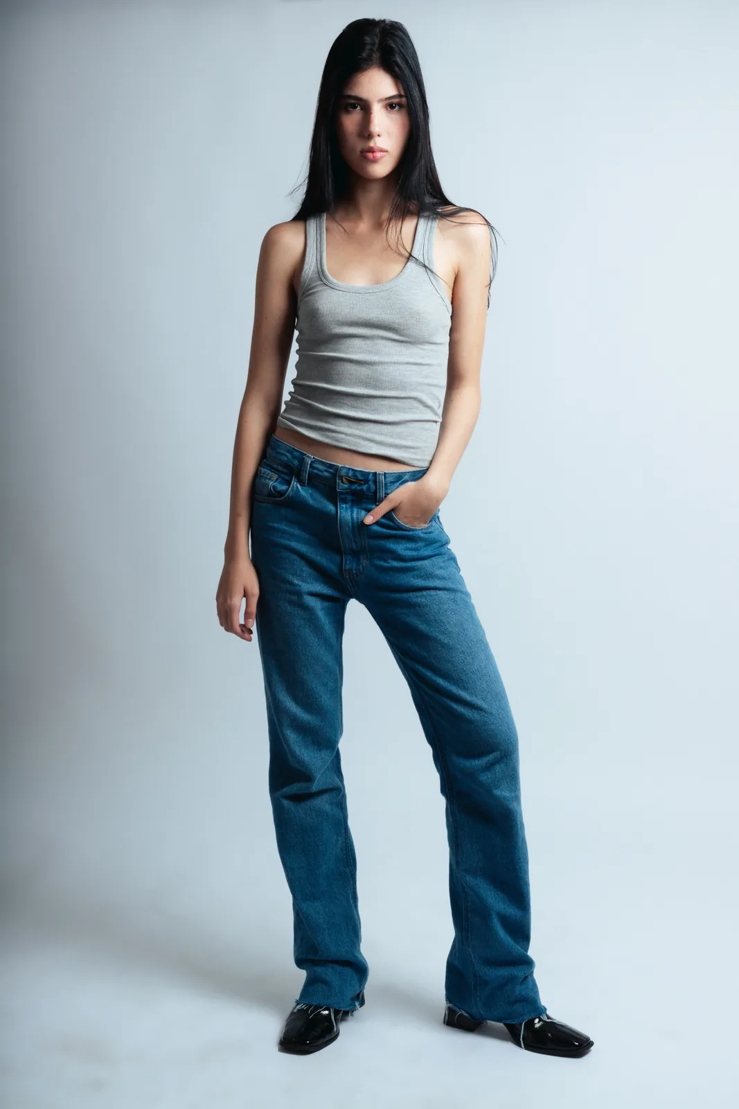 Victoria Nardinelli - Cosmos Model Management