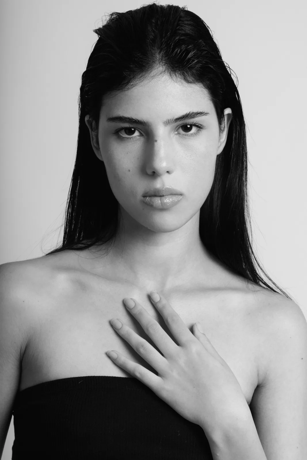 Victoria Nardinelli - Cosmos Model Management