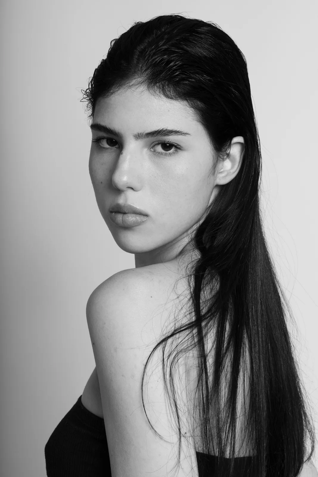 Victoria Nardinelli - Cosmos Model Management