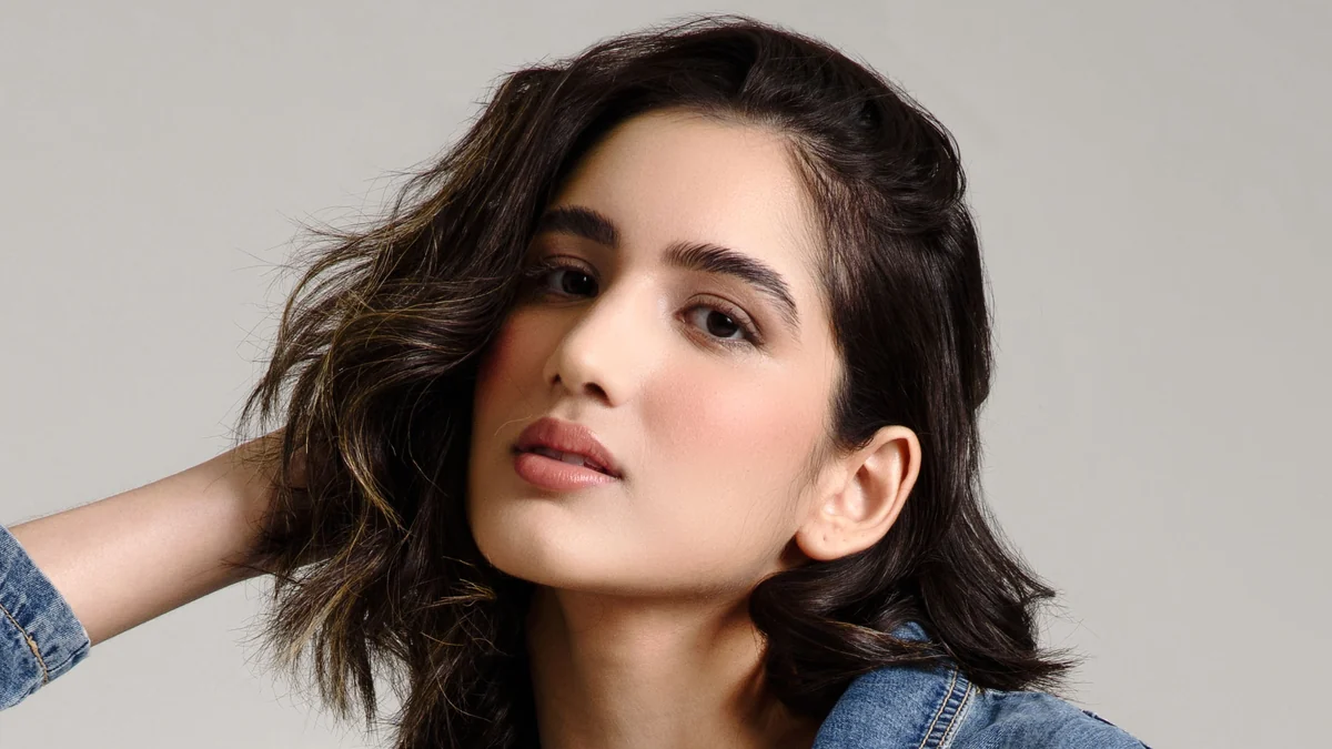Ana Júlia Castelo Branco, beauty em jaqueta jeans, editorial Cosmos por Felipe Valim